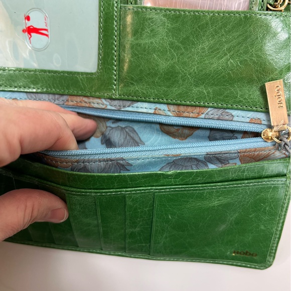 HOBO Rachel Continental Wallet Kelly Green Ivy Magnetic Multi Pocket NWT - Picture 8 of 11